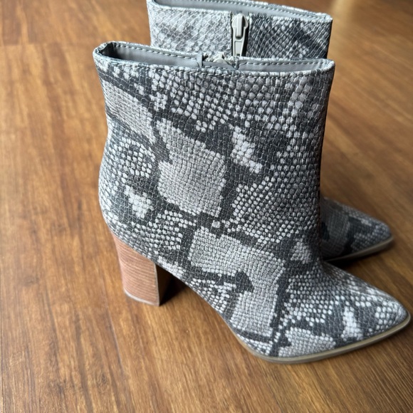 CARLOS by Carlos Santana Snakeskin Boots Womens 7.5 Lydia Faux Leather Heeled - Picture 3 of 13